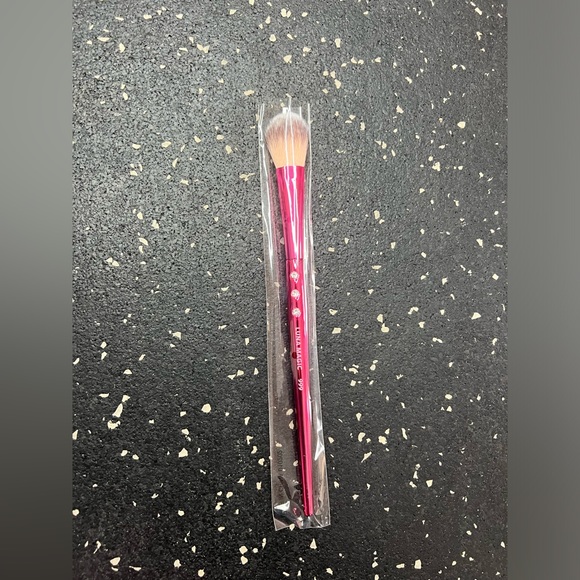 LUNA MAGIC | SUPERSTAR: 999 HIGHLIGHTER BRUSH - Picture 2 of 3